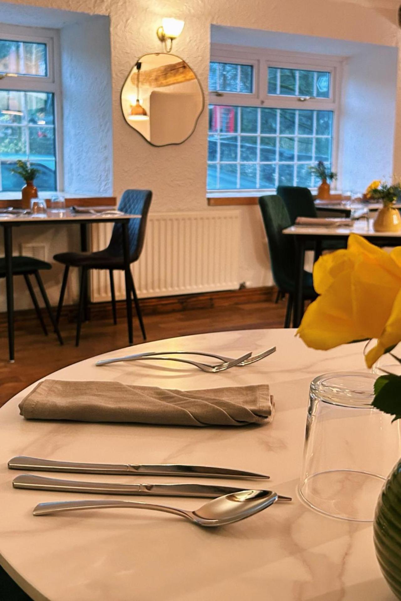Penybont Restaurant + Inn Carmarthen Bagian luar foto